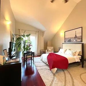 Stunning In Townhouse Across The Homestay
